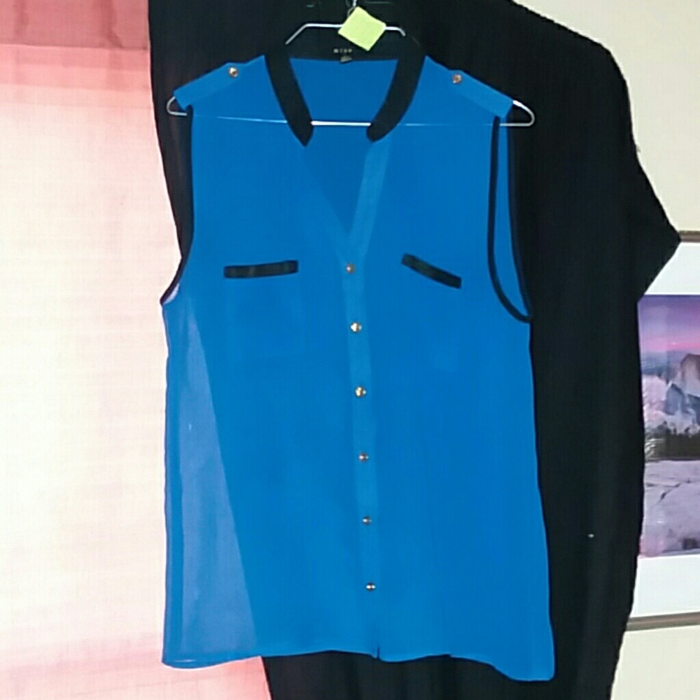 Sleeveless blouse